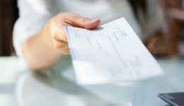 do minors get taxes taken out of their paycheck