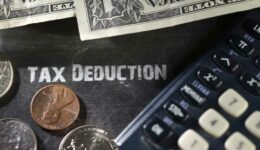 Exploring the Difference Between Tax Deductions and Tax Credits
