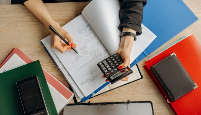 Navigating the Bookkeeping Maze: Simplify Your Financial Management